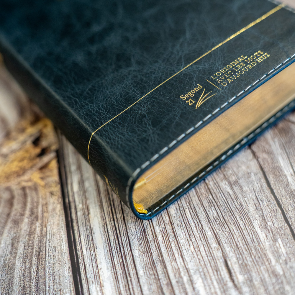 BIBLE SEGOND 21 COMPACTE "PREMIUM STYLE" SEMI-RIGIDE CUIR ANTHRACITE AVEC TRANCHES DOREES BIBLE SEGOND 21 COMPACTE "PREMIUM STYLE" SEMI-RIGIDE CUIR ANTHRACITE AVEC TRANCHES DOREES